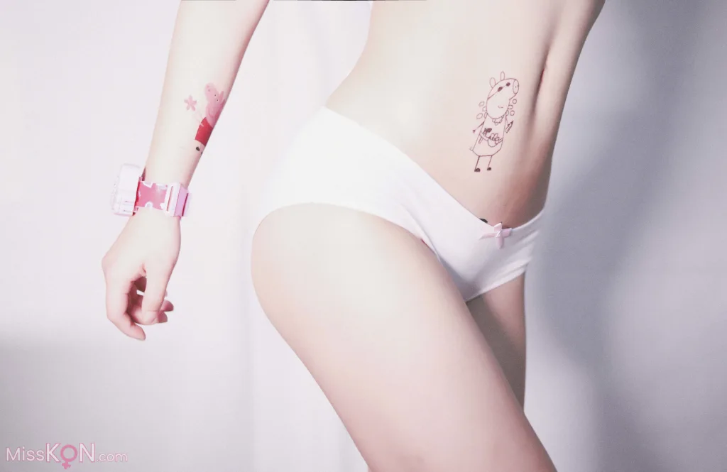 Coser@洛美: 小猪佩奇 (34 photos + 4 videos)