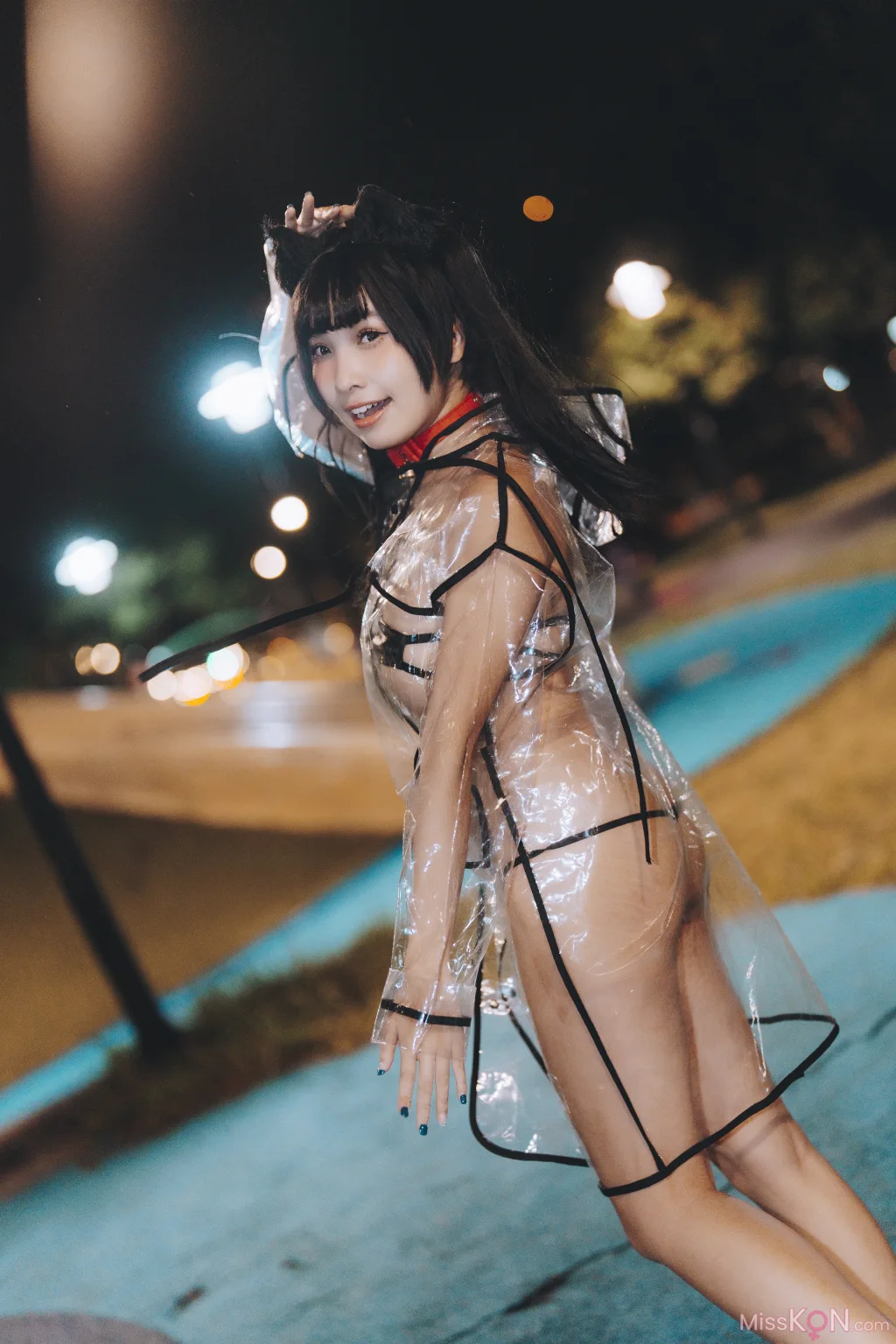 Coser@慕慕Momo: 溜雨衣貓貓 (48 photos)