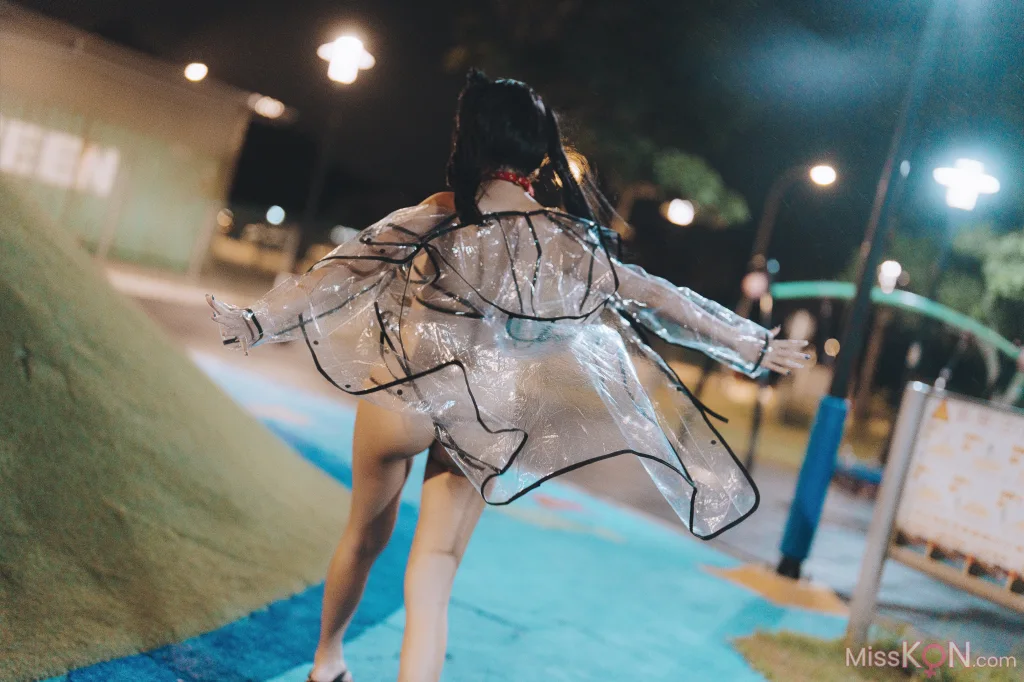 Coser@慕慕Momo: 溜雨衣貓貓 (48 photos)