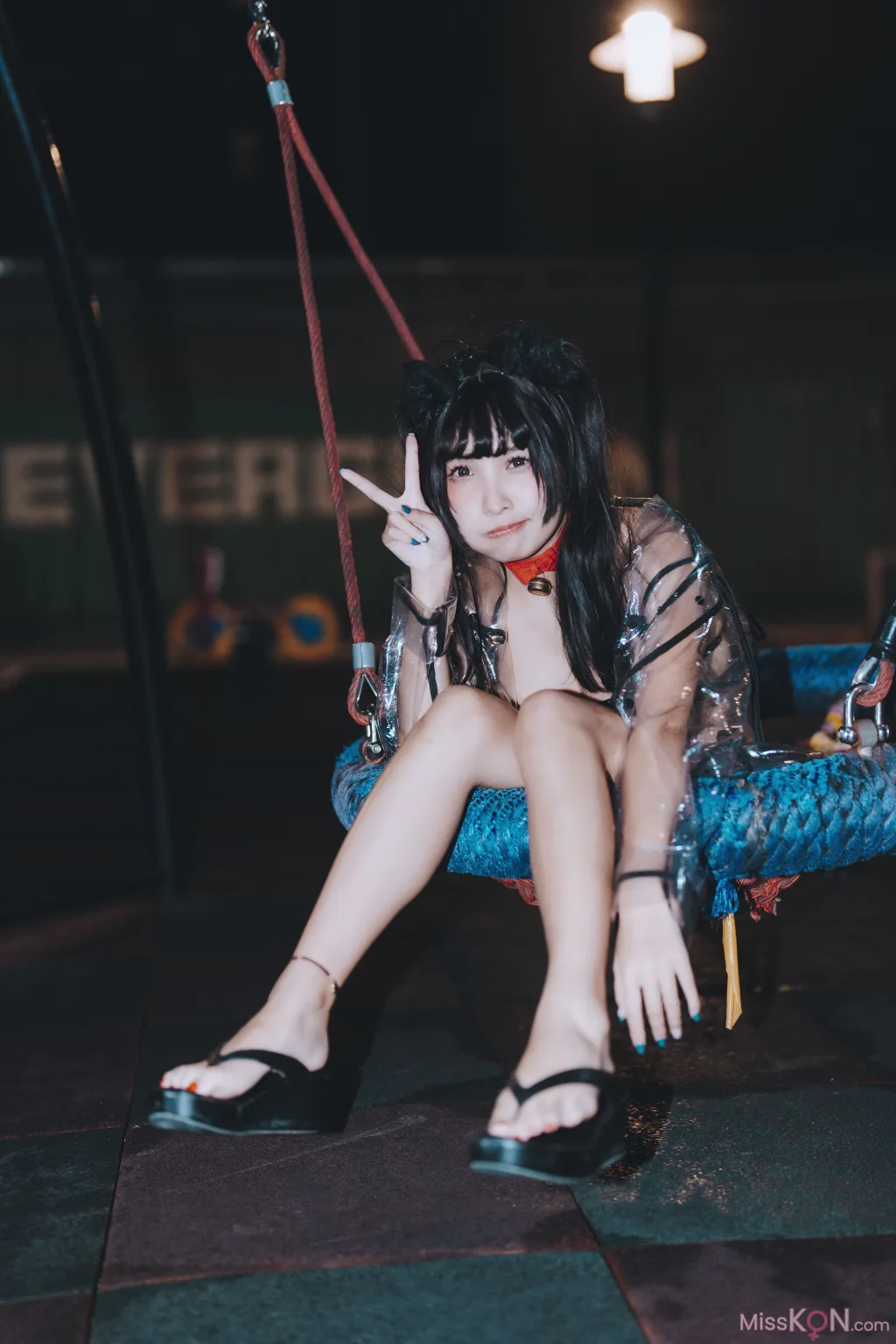 Coser@慕慕Momo: 溜雨衣貓貓 (48 photos)