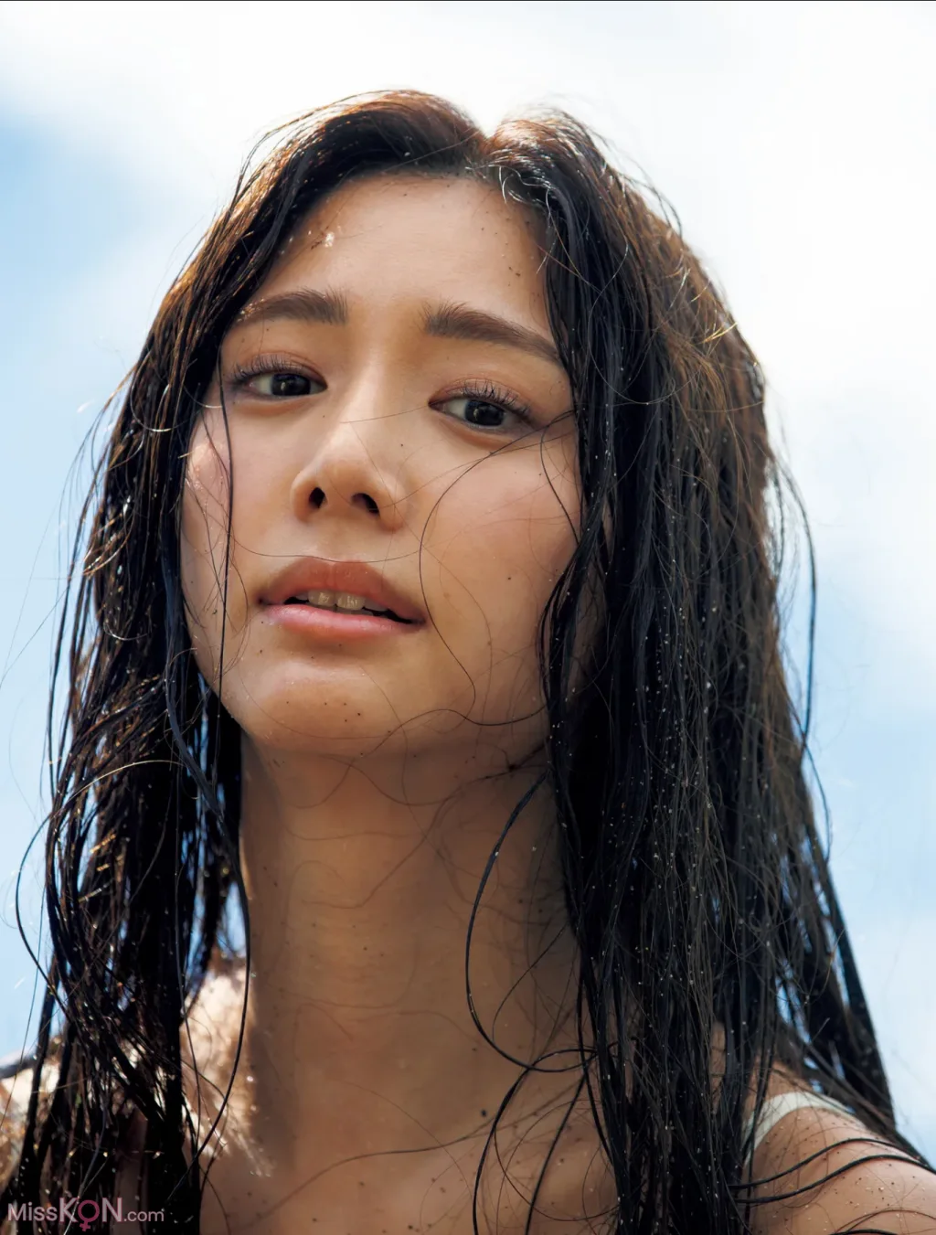 [JP] Saito Yasuyo (斎藤恭代): FRIDAY GOLD With a Bright Future (13 photos)