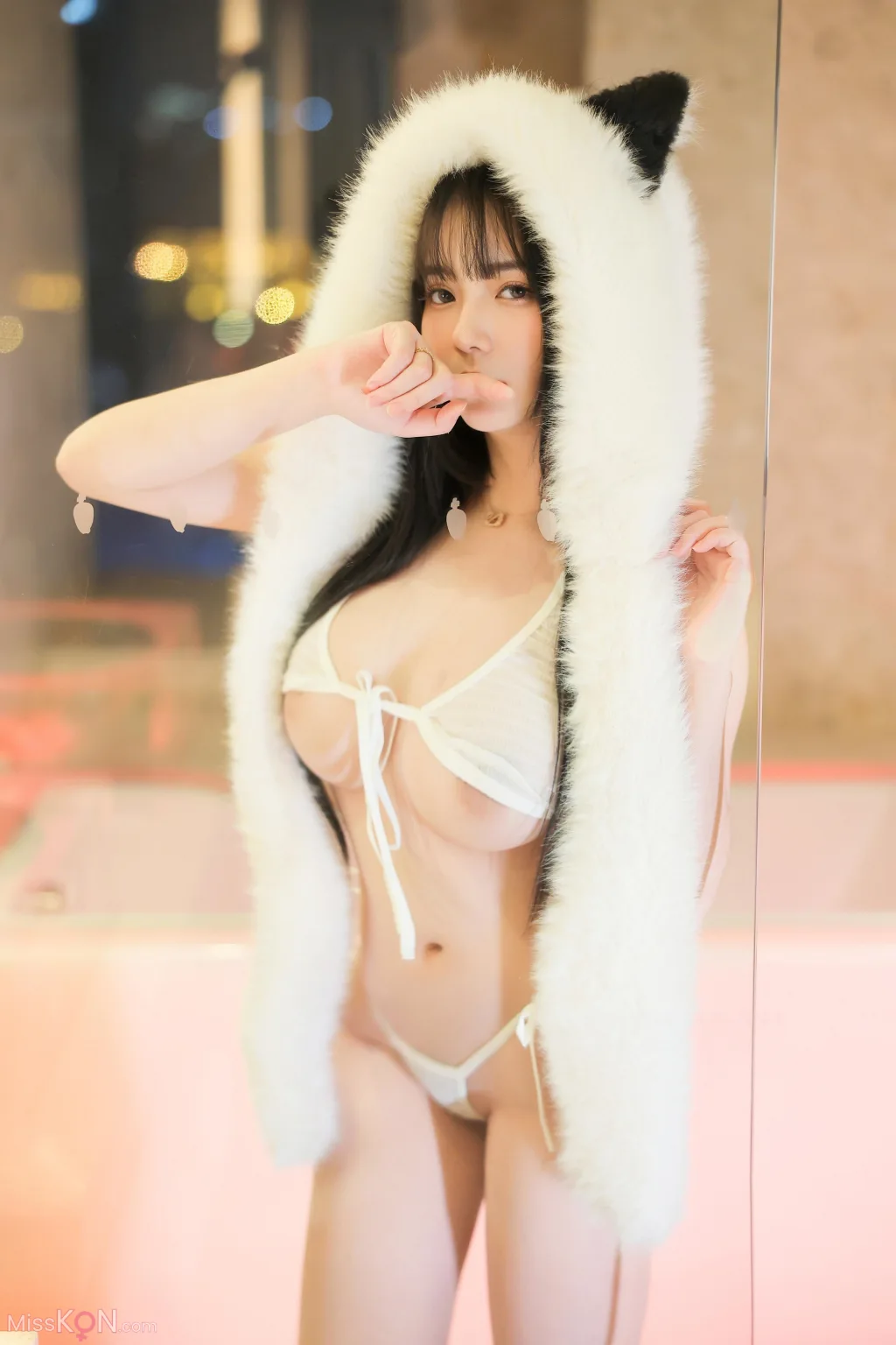 [XR Uncensored] 软情: R18 秀人网模特 白色小猫咪 (73 photos)