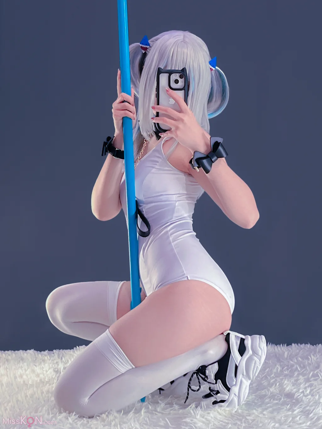 Coser@Ayame base: Gura 泳装 (34 photos + 4 videos) – Page 3