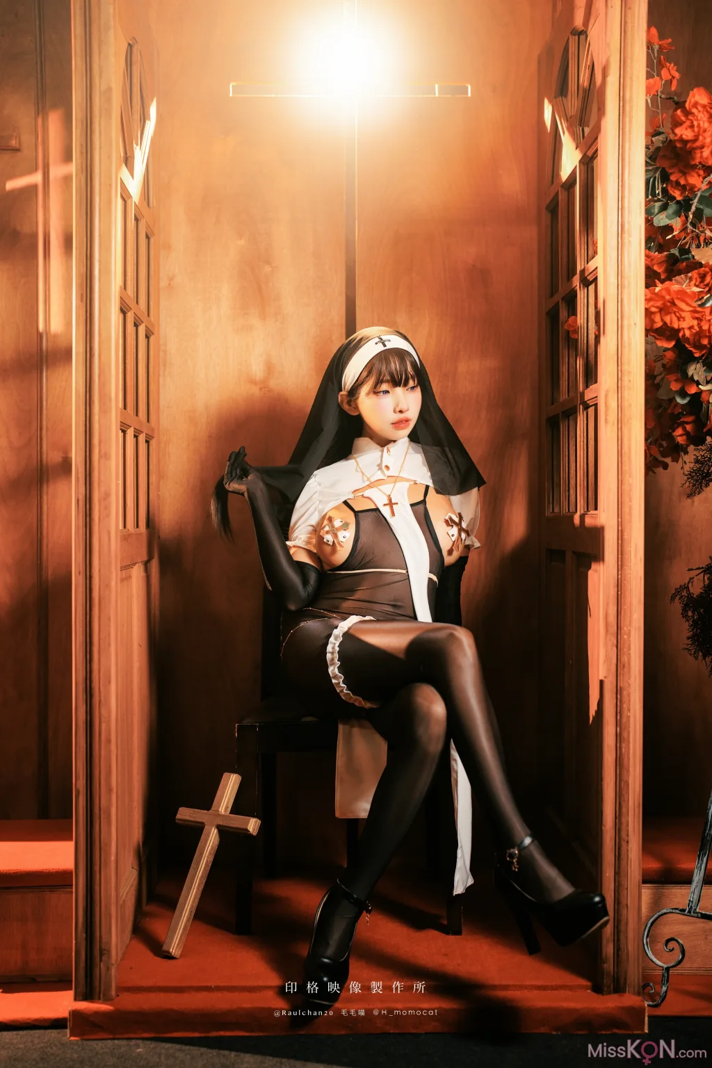 Coser@慕慕Momo: 肉體淨化世間罪惡 (60 photos + 1 video)