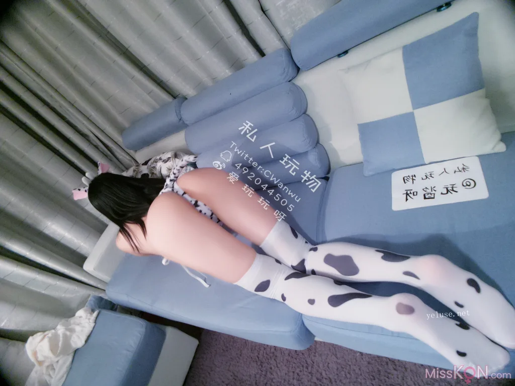 Coser@私人玩物: 奶牛内衣爆乳诱惑 (41 photos + 3 videos)